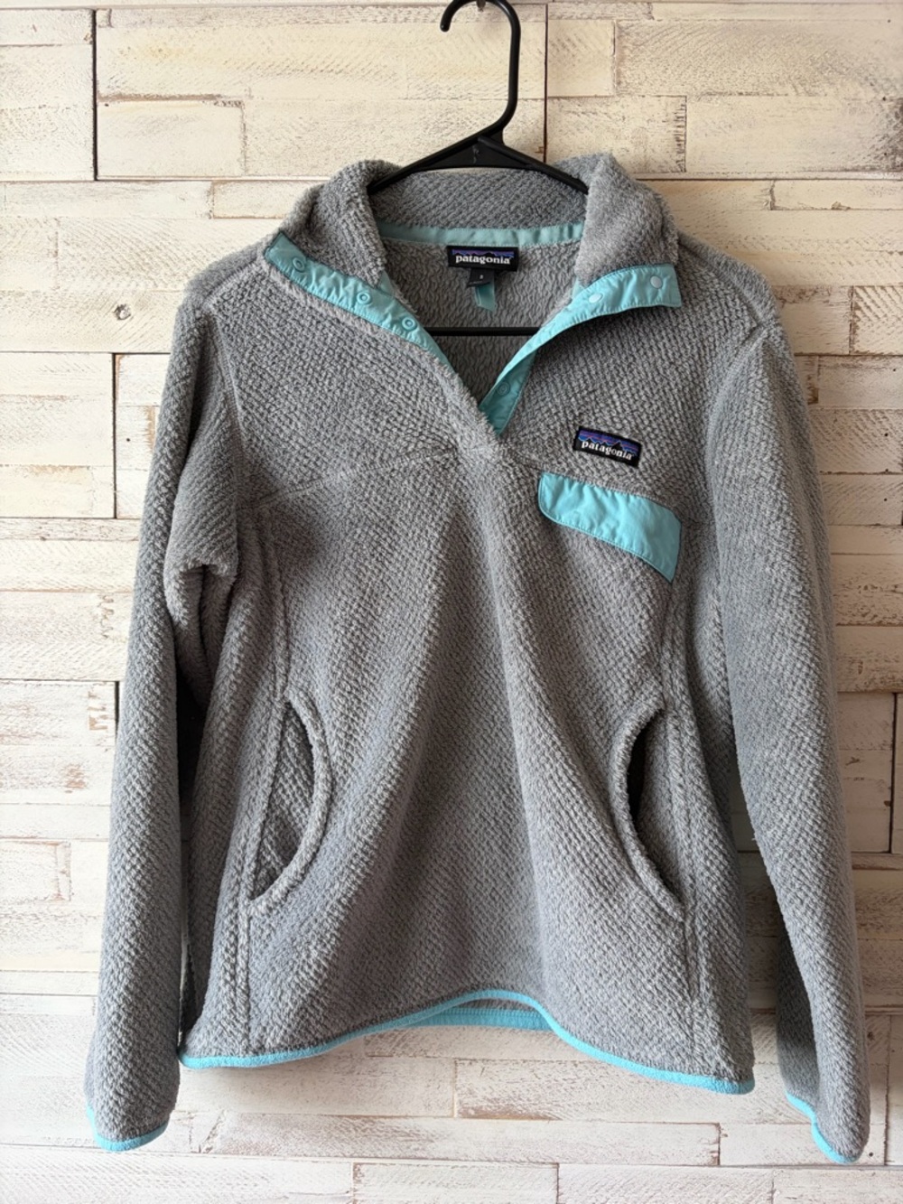 Patagonia Gray Fleece Pullover with Aqua Trim Flaw Womens small retool snap t